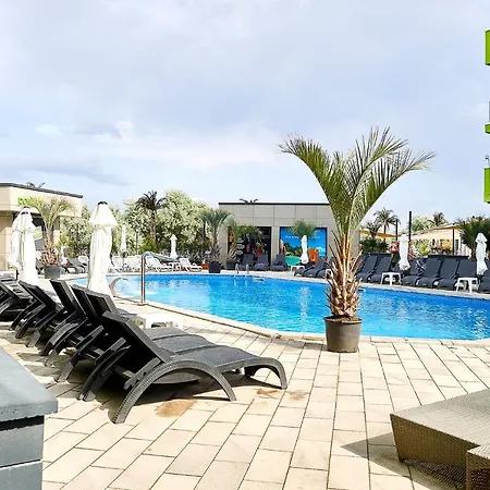 Twilight Studio N Pool Alezzi Beach Năvodari